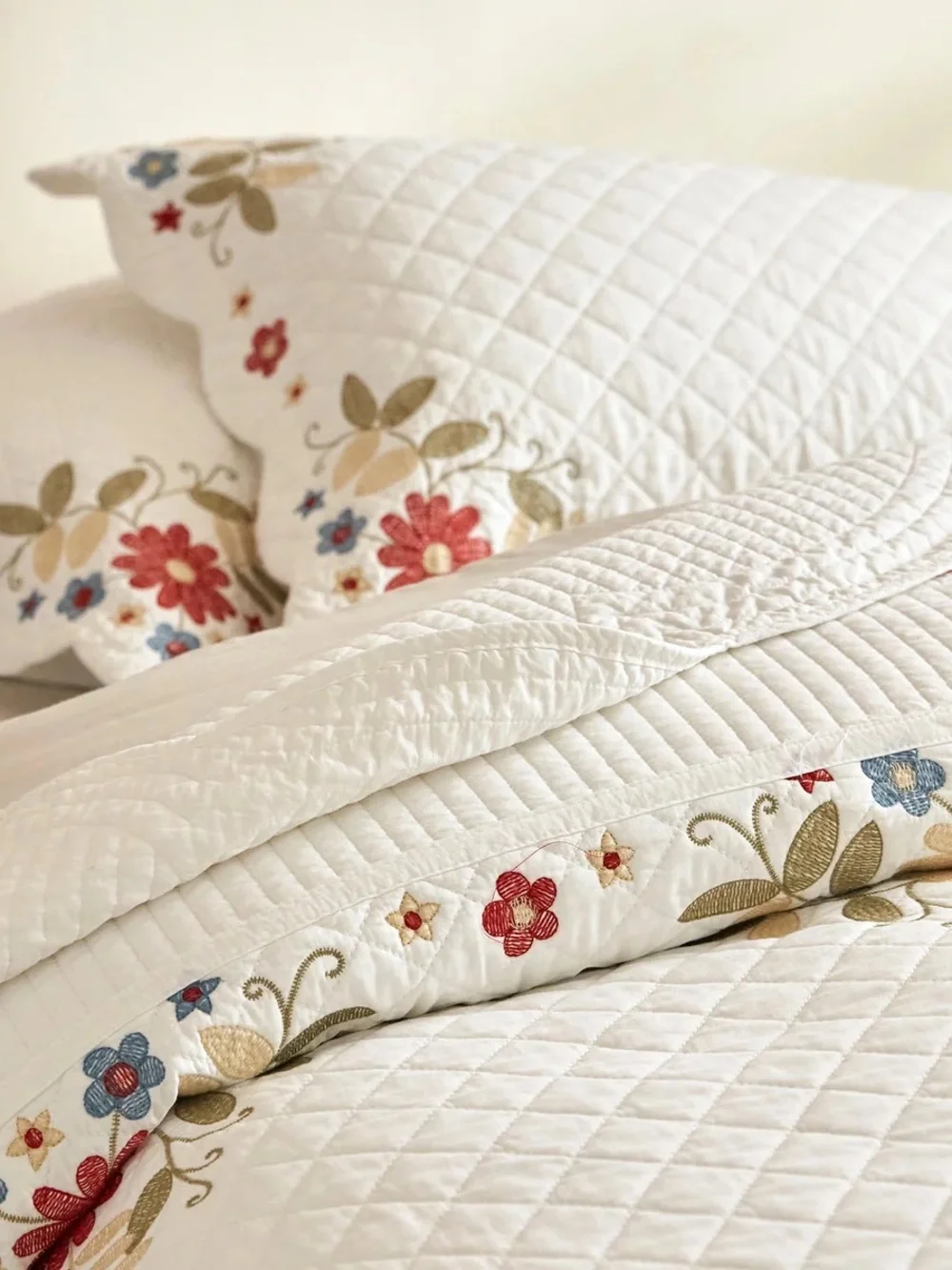 3 piece 100% cotton embroidered cottage floral Queen quilt set
